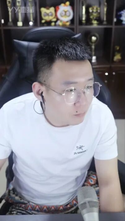 子谦哥1000万给徐梦尧拿擂主？玄律评价小白龙，没坏心眼可连麦_子谦哥1000万给徐梦尧拿擂主？玄律评价小白龙，没坏心眼可连麦_