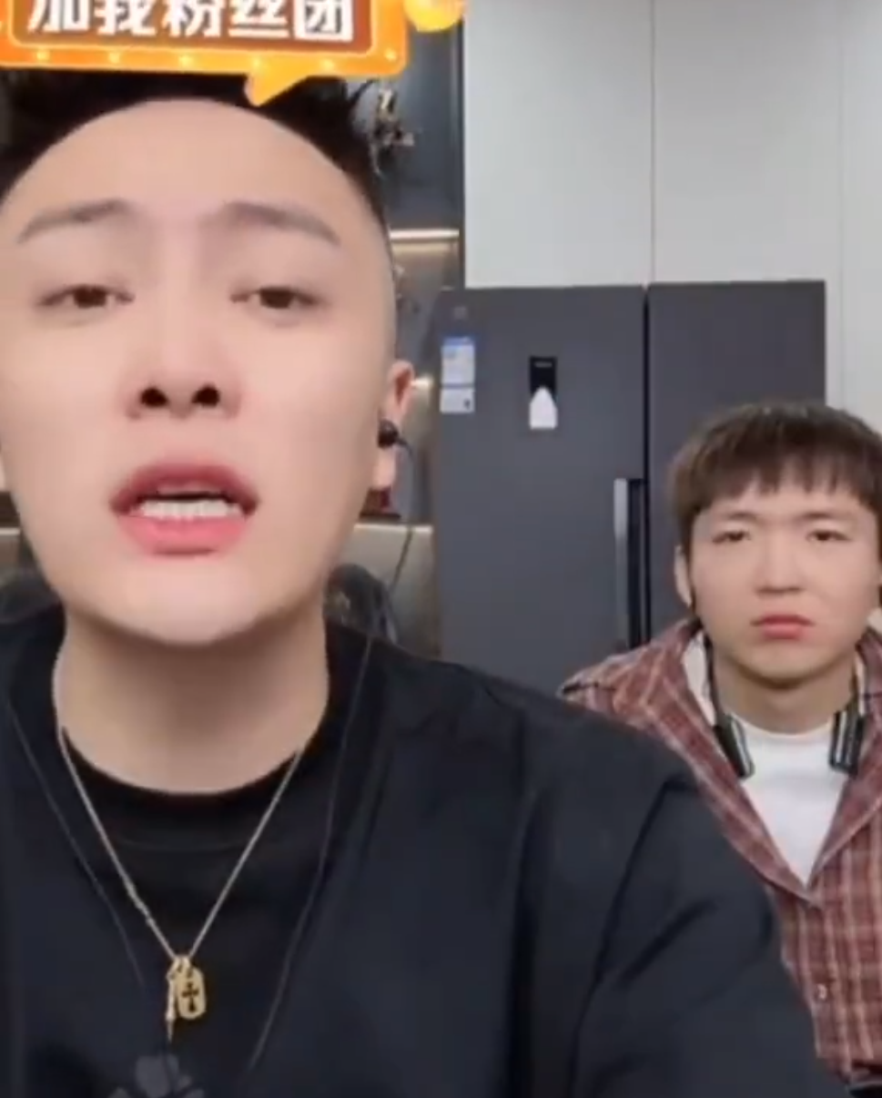 王依玥往口里吐口水柏秋道歉？大哥远回应高迪，不来都瞧不起你_王依玥往口里吐口水柏秋道歉？大哥远回应高迪，不来都瞧不起你_