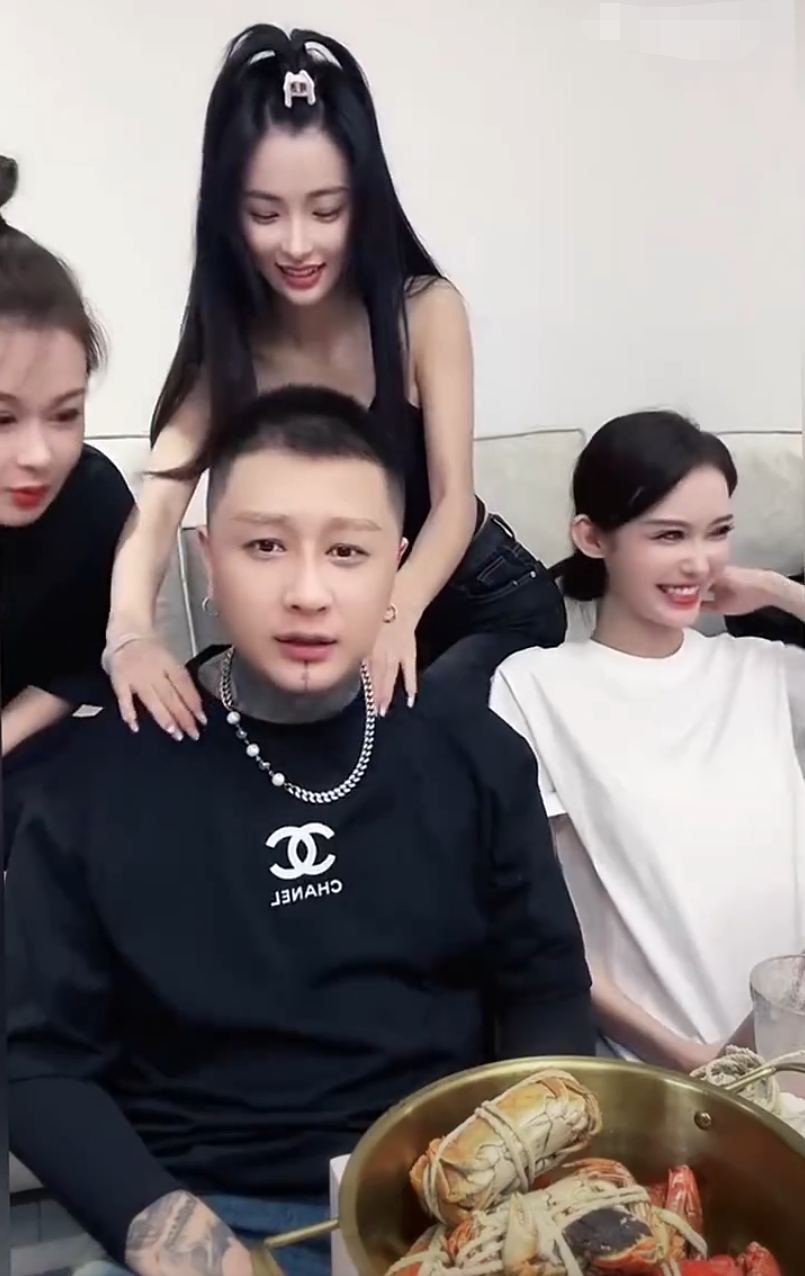 方丈妈妈是太原老葛粉丝？王小源没想好去哪，YY收入其实挺高的_方丈妈妈是太原老葛粉丝？王小源没想好去哪，YY收入其实挺高的_