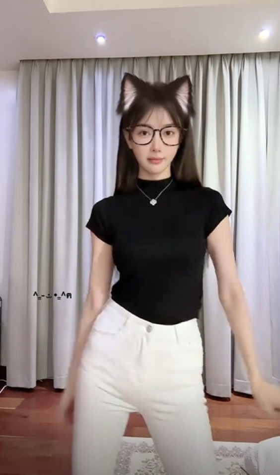 _芮甜甜卖车_yy芮甜甜和挺哥