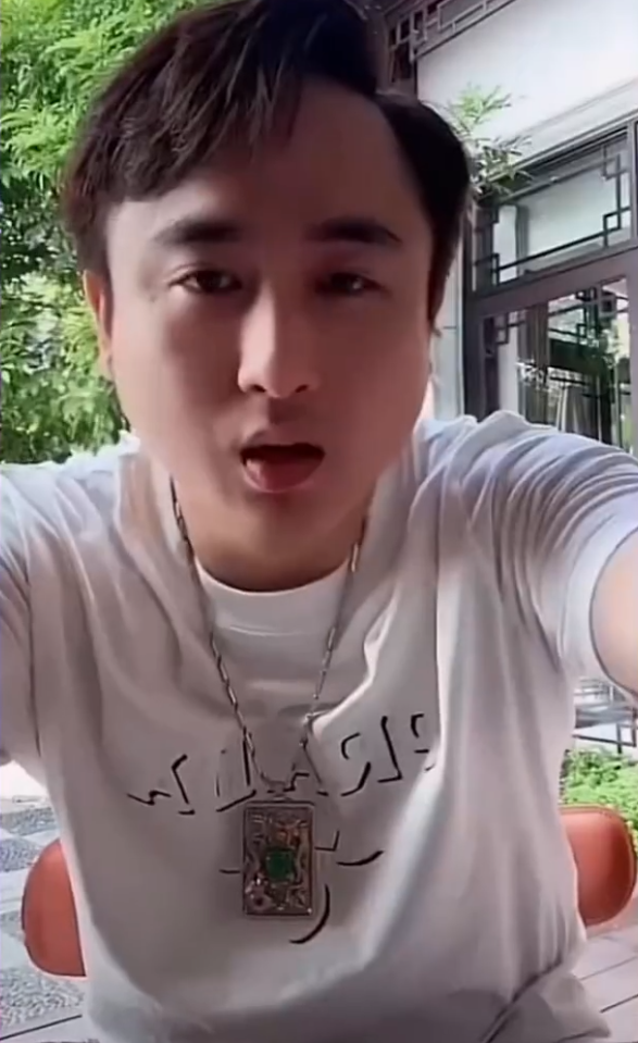 _圣枪哥实力嘲讽厂长_二狗二狗收到over表情