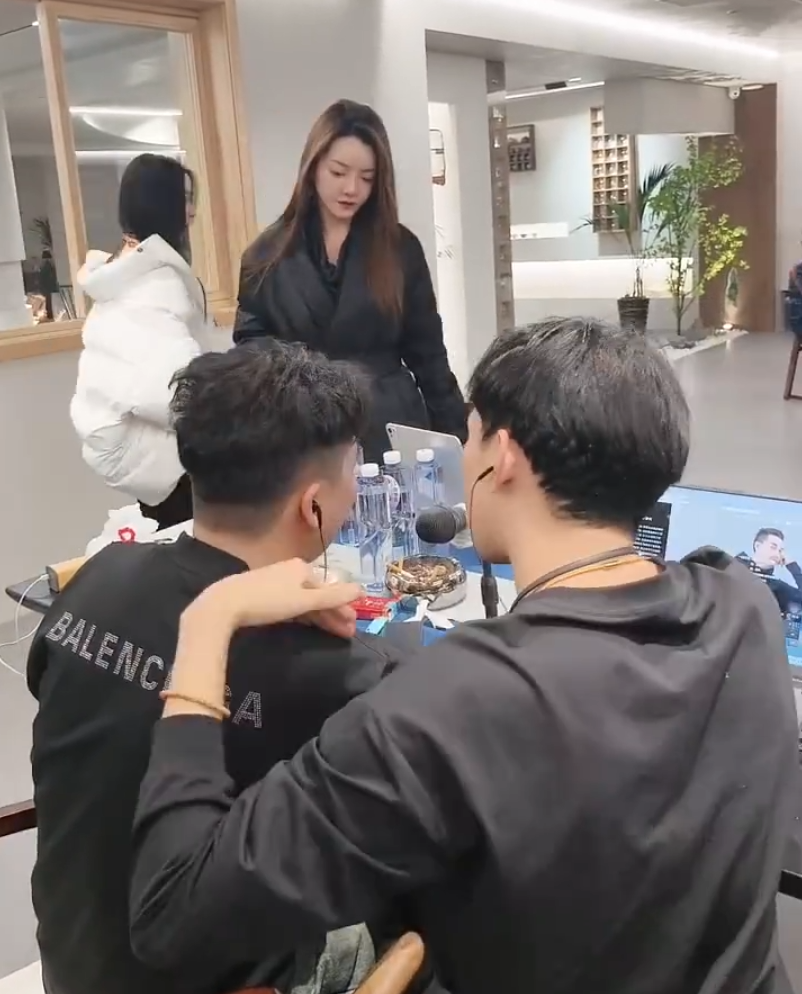 二驴祝福天佑崔阿扎，何时结婚？芮甜甜谈感恩YY，谈浪费3次巨款__二驴祝福天佑崔阿扎，何时结婚？芮甜甜谈感恩YY，谈浪费3次巨款