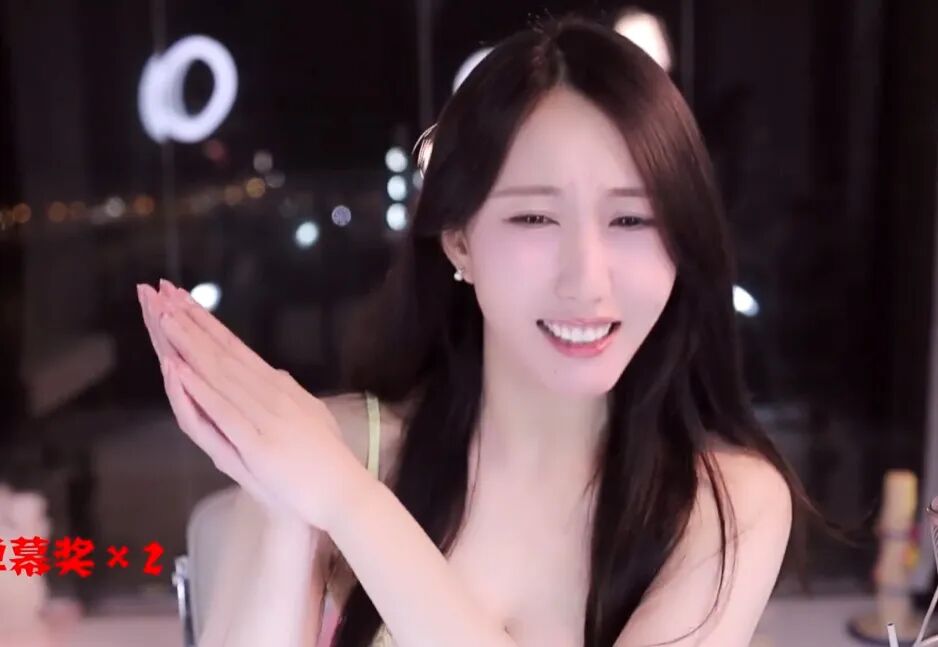 扣分“老实”不敢跳舞，某音大哥连刷超火，小小玉酱“下跪”感谢__扣分“老实”不敢跳舞，某音大哥连刷超火，小小玉酱“下跪”感谢