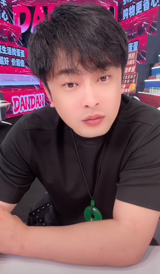 韩美林还在拿申奥标志说事__宇文泡事件