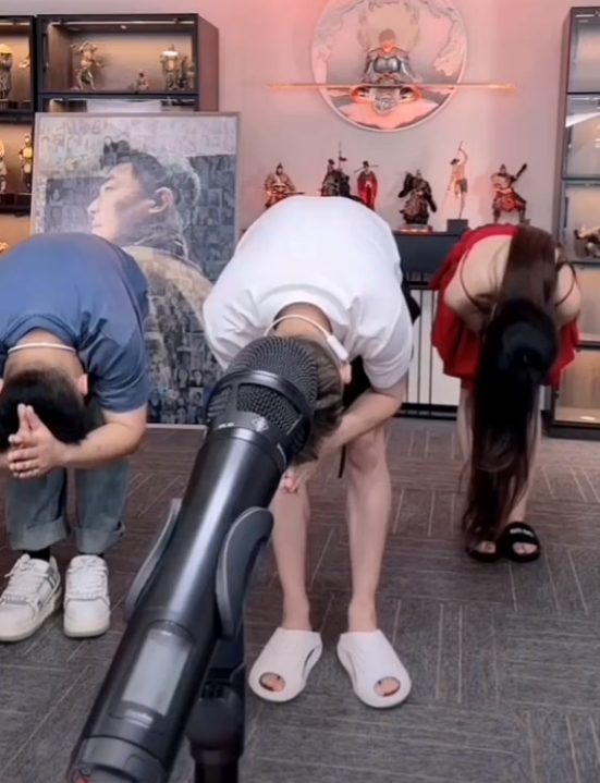 _韩美林还在拿申奥标志说事_宇文泡事件