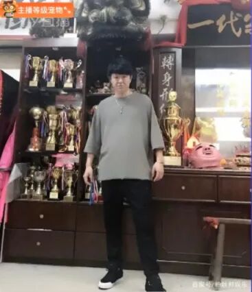 _微凉不买车原因:考不上驾照!大佛晒昔日珍贵照片,曾经也帅过_微凉不买车原因:考不上驾照!大佛晒昔日珍贵照片,曾经也帅过