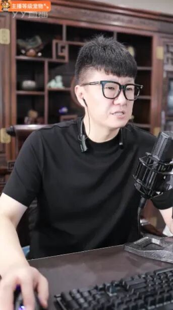 微凉不买车原因:考不上驾照!大佛晒昔日珍贵照片,曾经也帅过_微凉不买车原因:考不上驾照!大佛晒昔日珍贵照片,曾经也帅过_