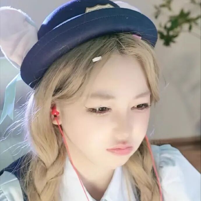 从网络女神到“阿姨”，刘飞儿已迈入30岁，坦言彩礼只要20万__从网络女神到“阿姨”，刘飞儿已迈入30岁，坦言彩礼只要20万