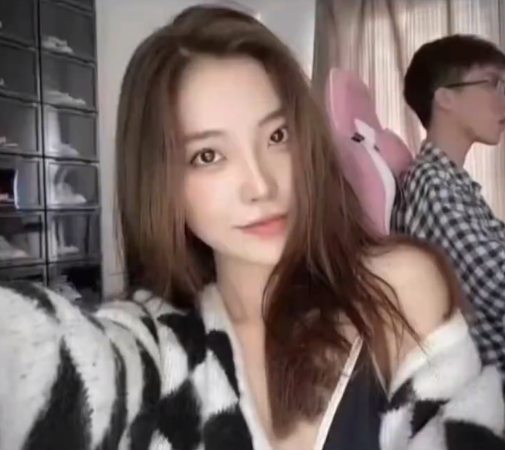 梦见养了只猴子不听话__朱军的一家