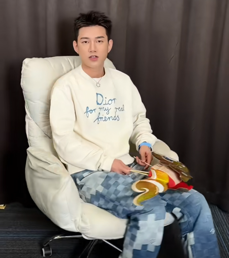 阿哲谈天佑崔阿扎婚讯：会买个包随礼，自曝“单身”两年后悔结婚__阿哲谈天佑崔阿扎婚讯：会买个包随礼，自曝“单身”两年后悔结婚