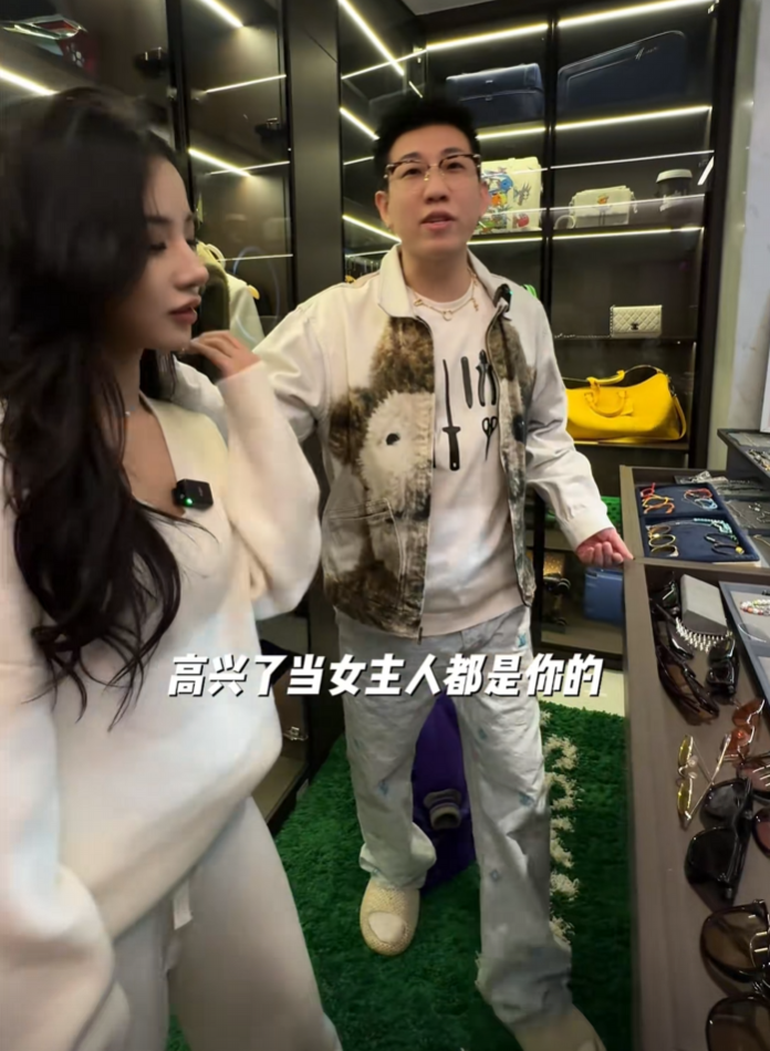 老白不喝酒与闪了又闪再合体！劳斯莱斯高调，网友：这是要官宣？__老白不喝酒与闪了又闪再合体！劳斯莱斯高调，网友：这是要官宣？