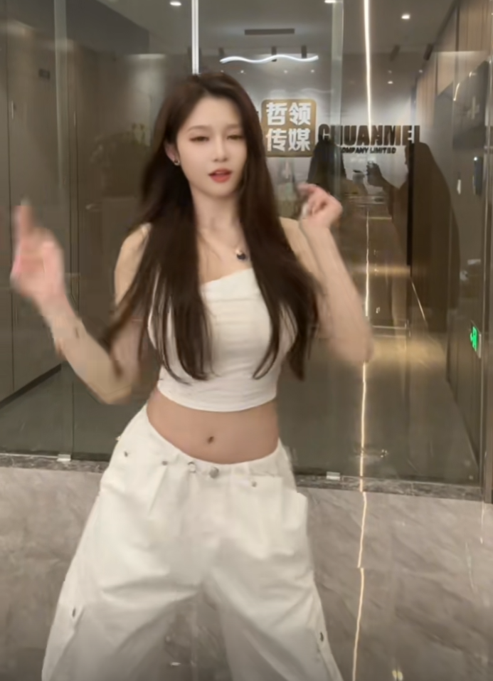 _老塔放话35人违约,只起诉小天天?大佛给小乔准备三克拉钻戒?_老塔放话35人违约,只起诉小天天?大佛给小乔准备三克拉钻戒?