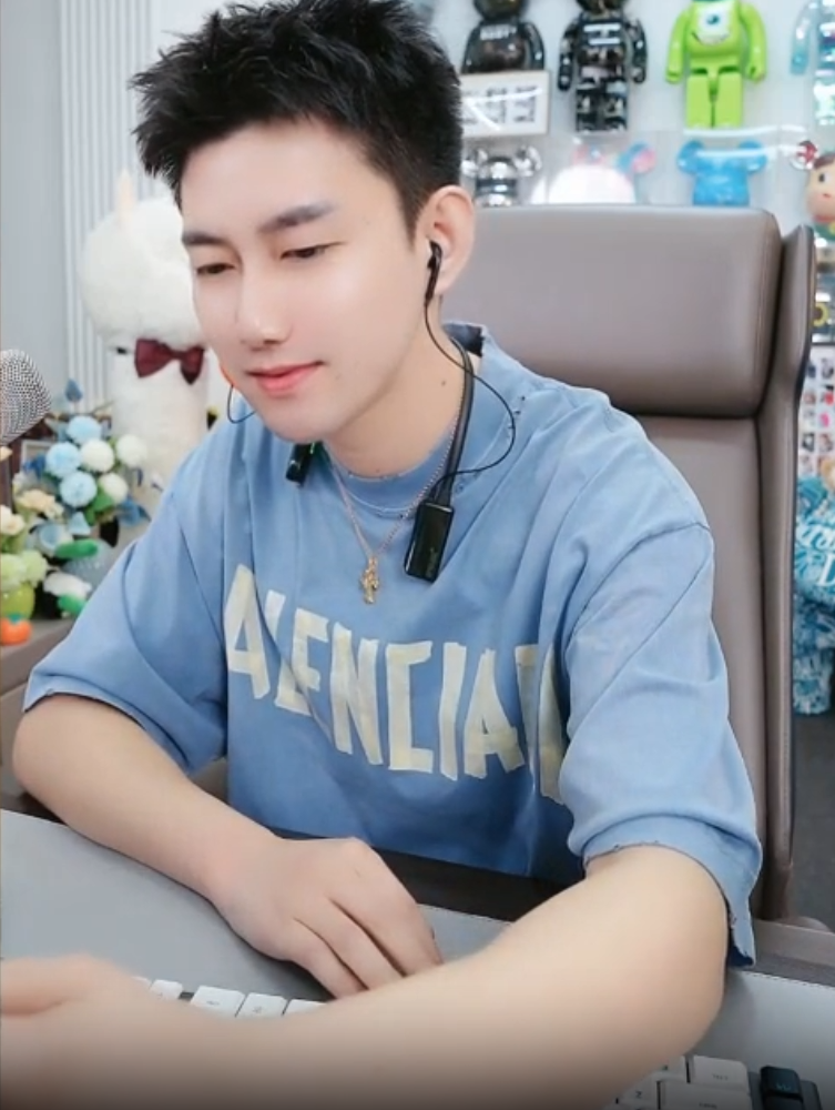 _铁岭小辉不该得罪仙家和蓝裤衩家？阿哲为赔YY违约金卖掉手表？_铁岭小辉不该得罪仙家和蓝裤衩家？阿哲为赔YY违约金卖掉手表？