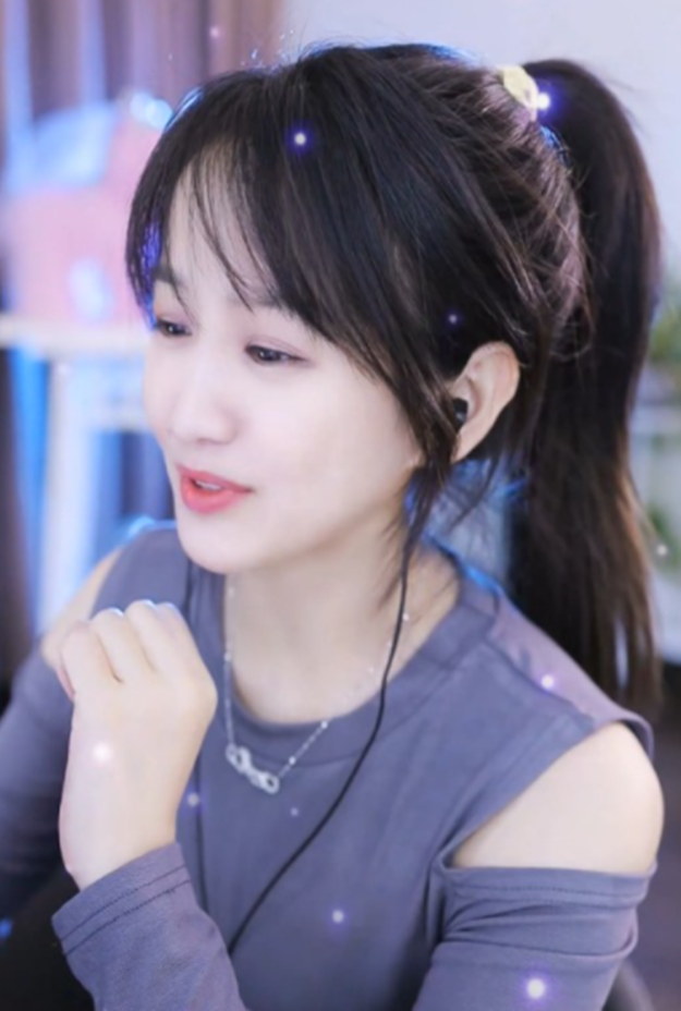 芮甜甜一个包，就值好几十万？文儿续约YY只有有4成概率？__芮甜甜一个包，就值好几十万？文儿续约YY只有有4成概率？