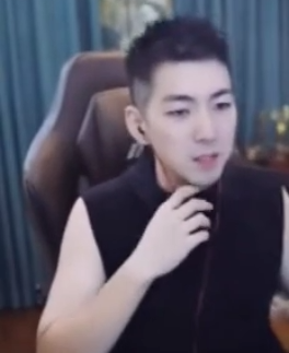 _芮甜甜一个包，就值好几十万？文儿续约YY只有有4成概率？_芮甜甜一个包，就值好几十万？文儿续约YY只有有4成概率？