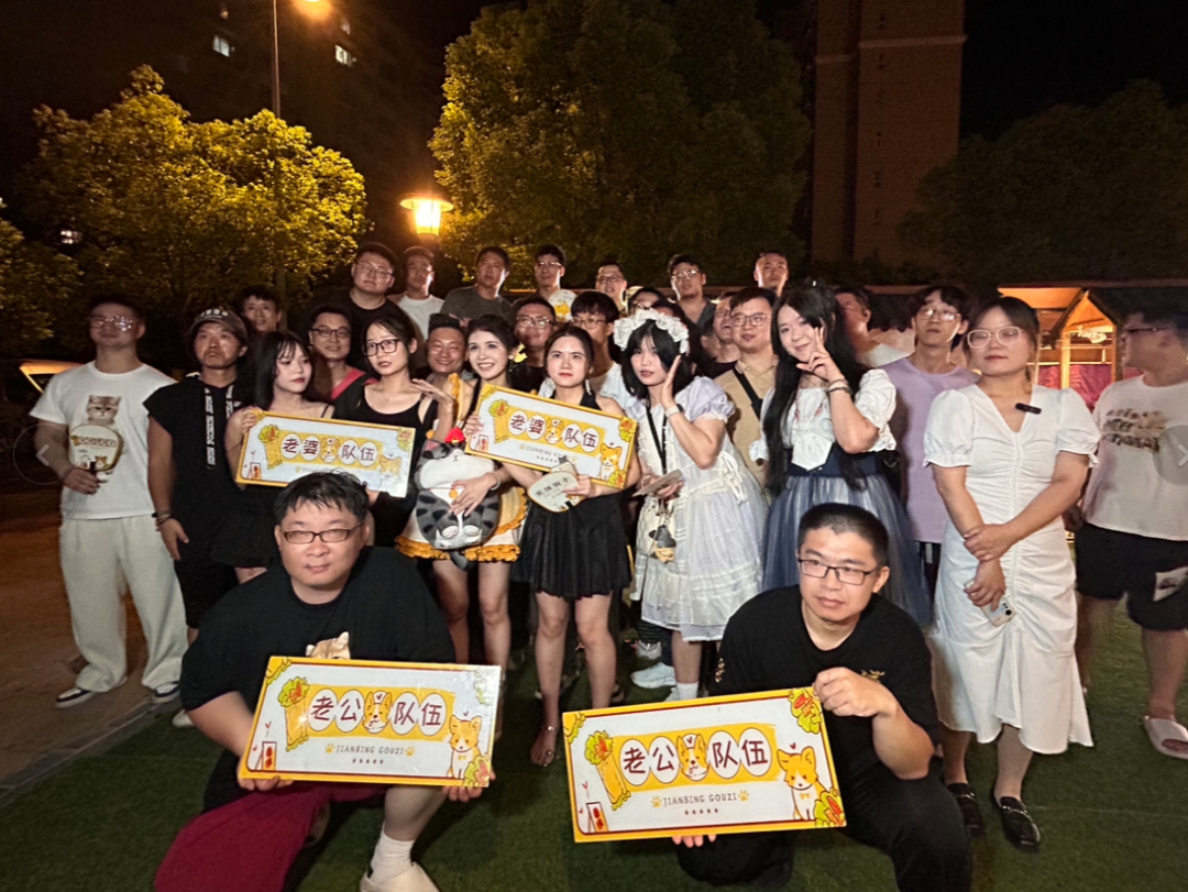 夜市摊边的小女孩新闻__夜市摊边的小女孩