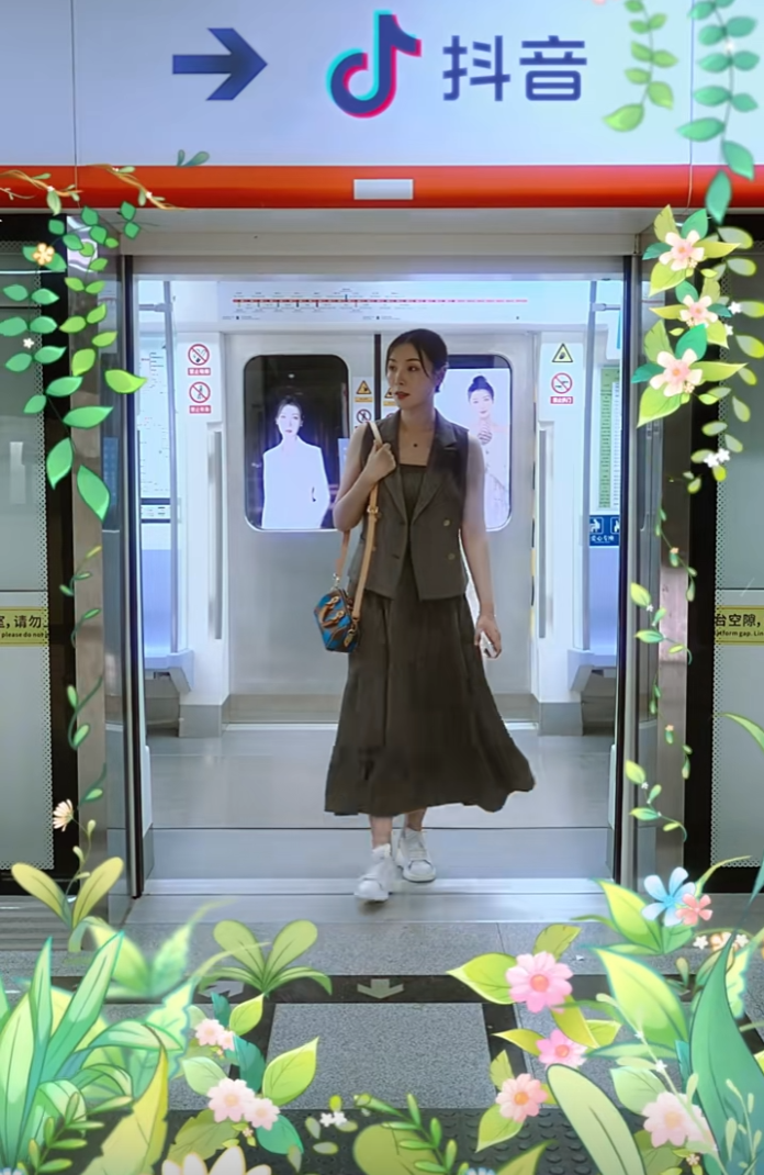 斗鱼“敲钟”的来了俩，女流某音正式首秀，大仙冯提莫豪刷嘉年华_斗鱼“敲钟”的来了俩，女流某音正式首秀，大仙冯提莫豪刷嘉年华_