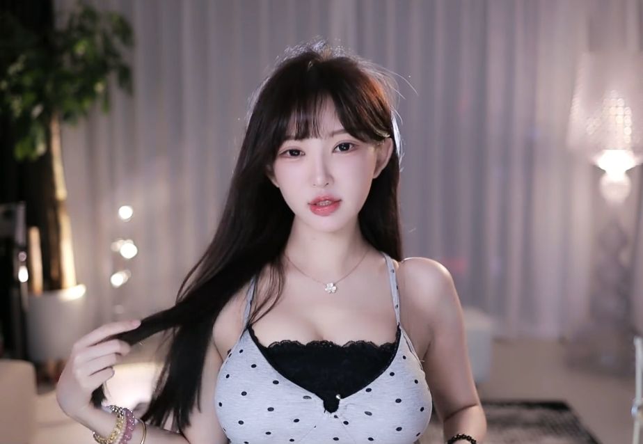 _南妹儿满分12分复播，无视警告热舞放送，惨遭超管扣分“踢”下播_南妹儿满分12分复播，无视警告热舞放送，惨遭超管扣分“踢”下播