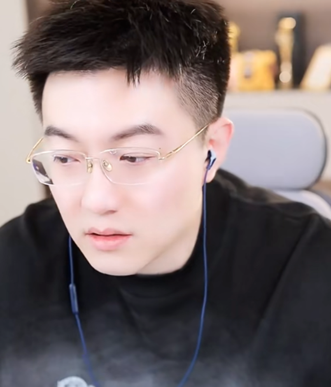 _玄律自曝8月份“纯赚”20万？已筹备法务团队！小白曝分手不是炒作_玄律自曝8月份“纯赚”20万？已筹备法务团队！小白曝分手不是炒作