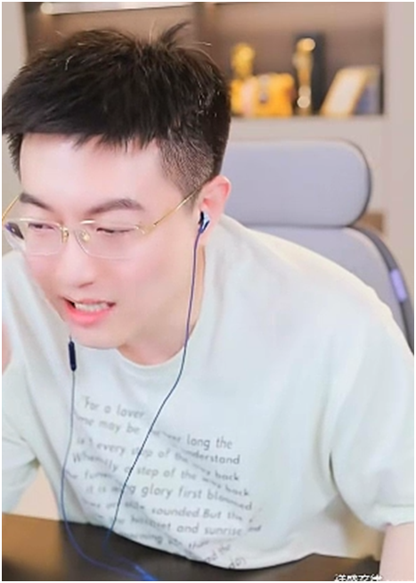 _玄律自曝8月份“纯赚”20万？已筹备法务团队！小白曝分手不是炒作_玄律自曝8月份“纯赚”20万？已筹备法务团队！小白曝分手不是炒作