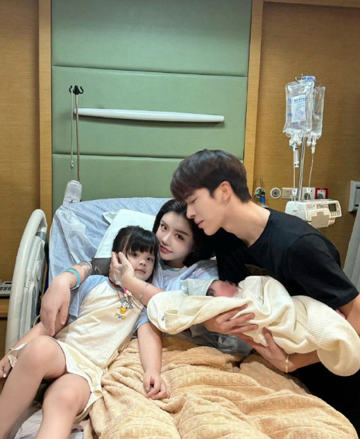 韩安冉拒绝生三胎，要上节育环！丈门内讧结束，方丈疯狂扎心李舒克！__韩安冉拒绝生三胎，要上节育环！丈门内讧结束，方丈疯狂扎心李舒克！