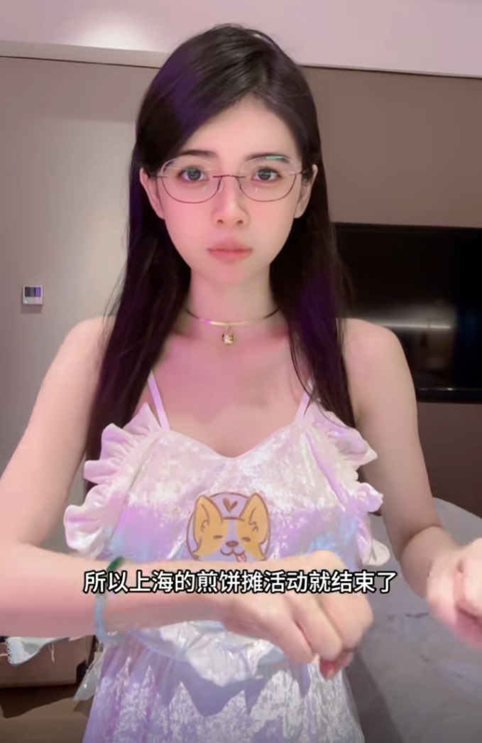 导游带温泉团怎么介绍_狗头萝莉不卖煎饼了？刚做完置业顾问卖房，又跑到5A温泉当导游_