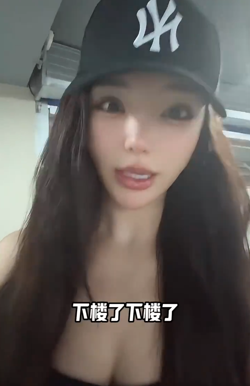 辛巴宣布：明晚1亿现金赔付消费者！平荣爆改17岁发作品提车？__辛巴宣布：明晚1亿现金赔付消费者！平荣爆改17岁发作品提车？