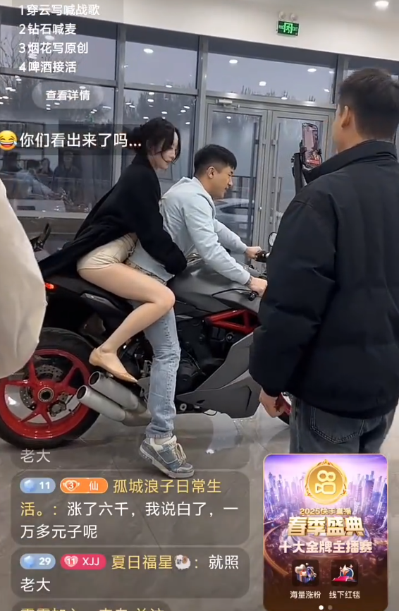 _奇太映携爱女亮相超人回来了_约旦最美王后携长女亮相