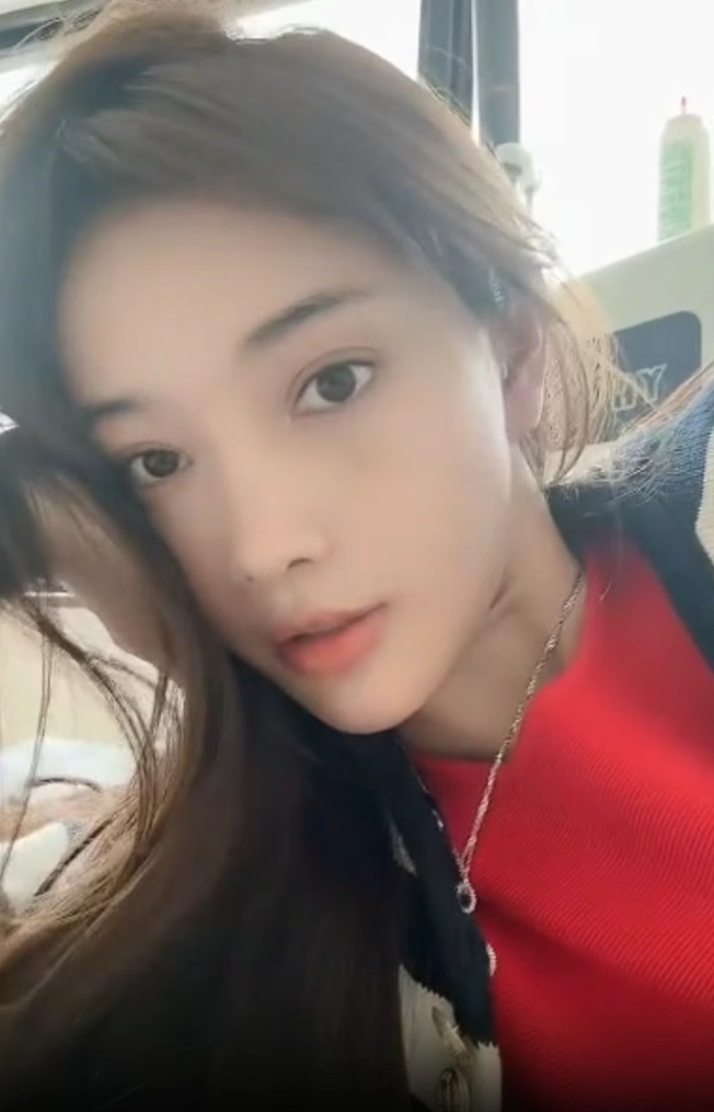 _芮甜甜与话社谈崩才签国威，被起诉2000万，巴扎黑锐评散打哥_芮甜甜与话社谈崩才签国威，被起诉2000万，巴扎黑锐评散打哥