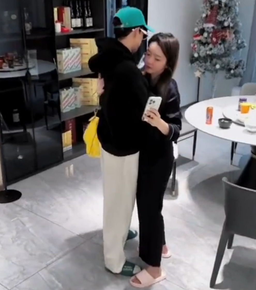 顾茜茜回应被永封,重开小号继续玩?天佑讲述为何给崔阿扎买库里南_顾茜茜回应被永封,重开小号继续玩?天佑讲述为何给崔阿扎买库里南_