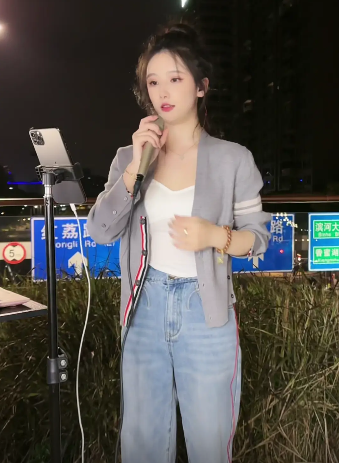 土豪大哥曝光女主播__讲豪宅的主播