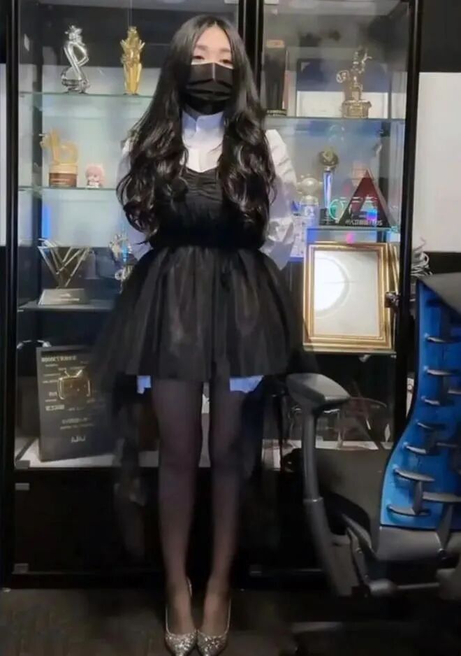 小团团“隐身”周年庆,停播一年后首度开嗓,献唱《舍得》引爆回忆杀__小团团“隐身”周年庆,停播一年后首度开嗓,献唱《舍得》引爆回忆杀