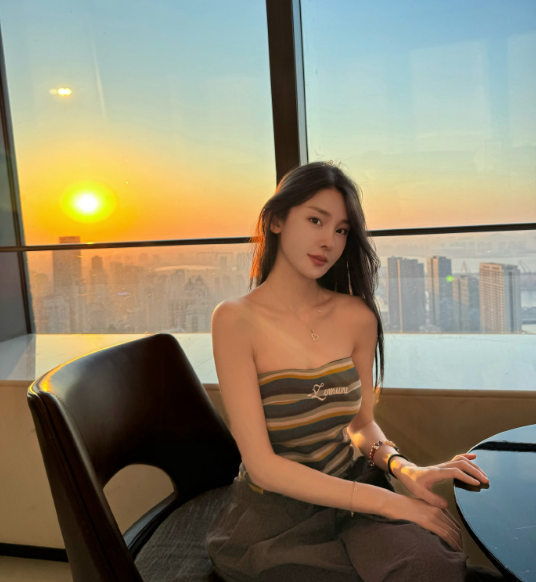 二驴开500万天价签约小炸串遭拒？陈静莹发文，女人别围着男人转_二驴开500万天价签约小炸串遭拒？陈静莹发文，女人别围着男人转_