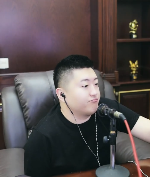 _小洲预测阿哲违约金，四五千万，浅蓝：生意不好做还是直播靠谱_小洲预测阿哲违约金，四五千万，浅蓝：生意不好做还是直播靠谱