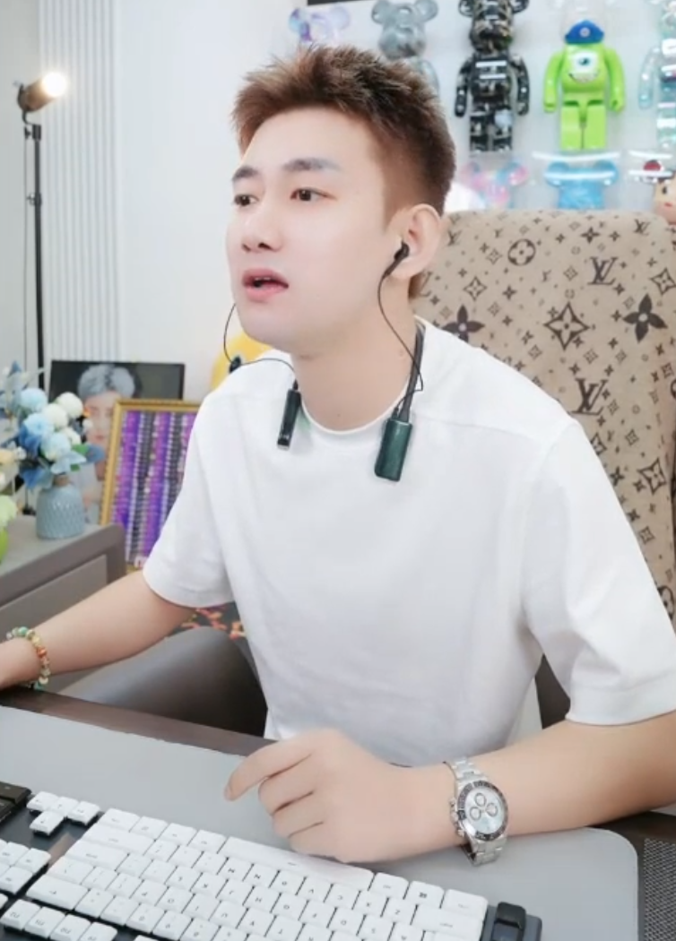 _小洲预测阿哲违约金，四五千万，浅蓝：生意不好做还是直播靠谱_小洲预测阿哲违约金，四五千万，浅蓝：生意不好做还是直播靠谱