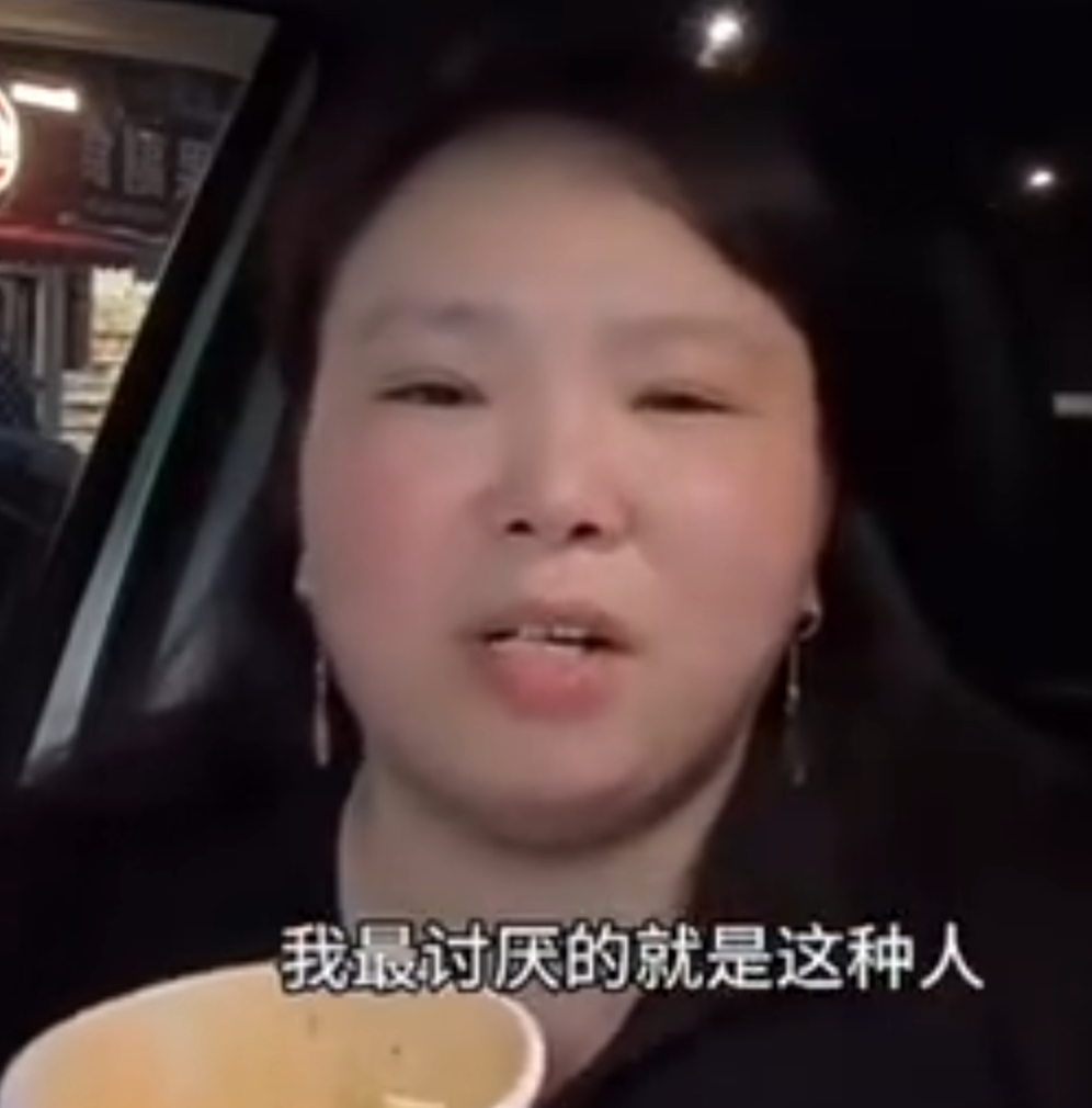 婆婆嘲笑媳妇_婆婆现场嫌弃未来儿媳完整版_