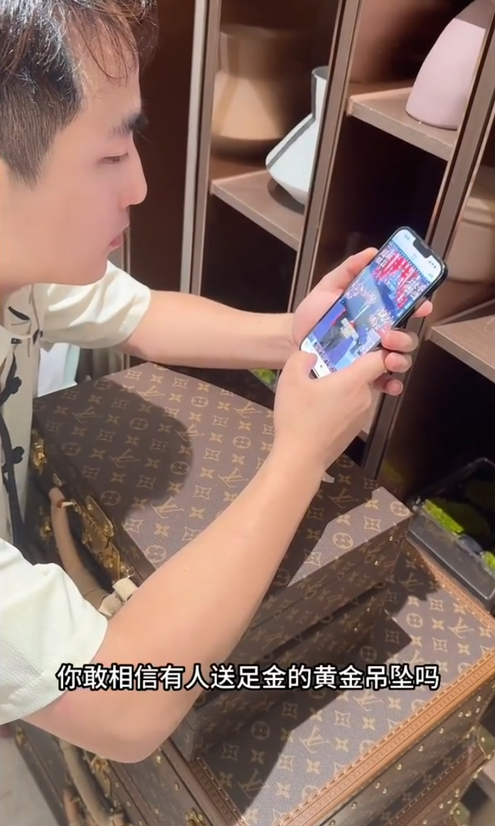 叶珂称谈过三段恋爱，损失至少一亿！散打哥再发视频喊话程一笑？_叶珂称谈过三段恋爱，损失至少一亿！散打哥再发视频喊话程一笑？_