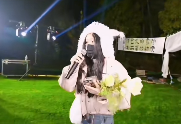 _一条小团团杳无音讯，粉丝“黑屏”为她庆祝生日，缺席也收礼2万_一条小团团杳无音讯，粉丝“黑屏”为她庆祝生日，缺席也收礼2万