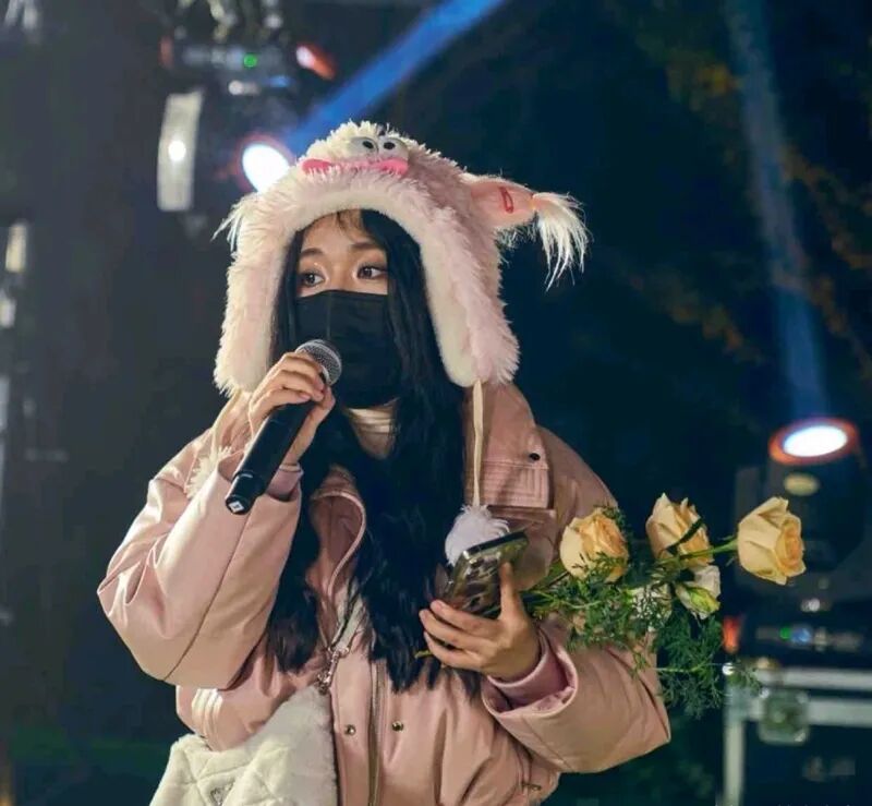 一条小团团杳无音讯，粉丝“黑屏”为她庆祝生日，缺席也收礼2万_一条小团团杳无音讯，粉丝“黑屏”为她庆祝生日，缺席也收礼2万_