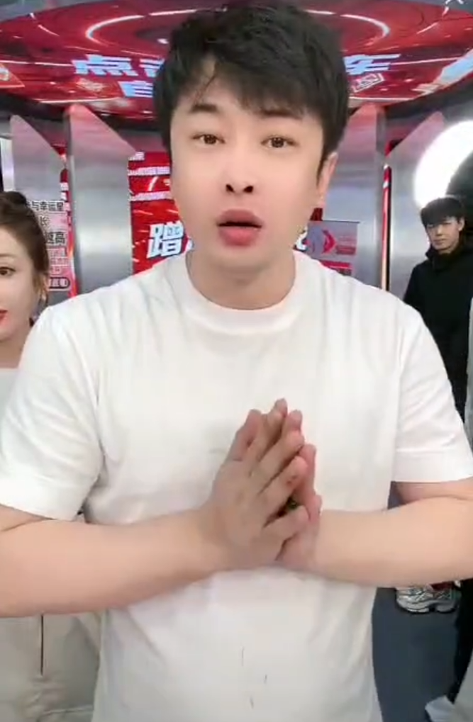 _辛巴怒怼名媛：廉价且内心肮脏，仙洋刘二狗私下联系准备捧王闪闪_辛巴怒怼名媛：廉价且内心肮脏，仙洋刘二狗私下联系准备捧王闪闪