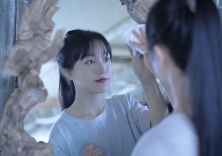 曾“鲸落万物生”，李子柒时隔三年回归，连更2条作品再登顶流__曾“鲸落万物生”，李子柒时隔三年回归，连更2条作品再登顶流