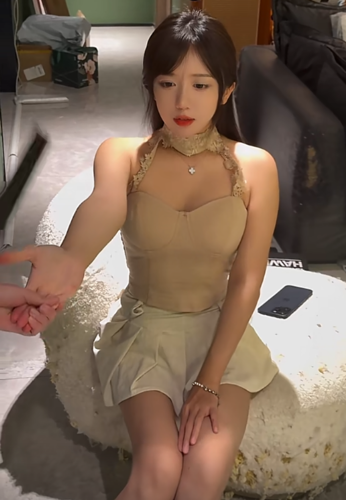 _游戏主播要大迁徙了？呆妹儿抖音首秀，与PDD组队开黑三角洲_游戏主播要大迁徙了？呆妹儿抖音首秀，与PDD组队开黑三角洲