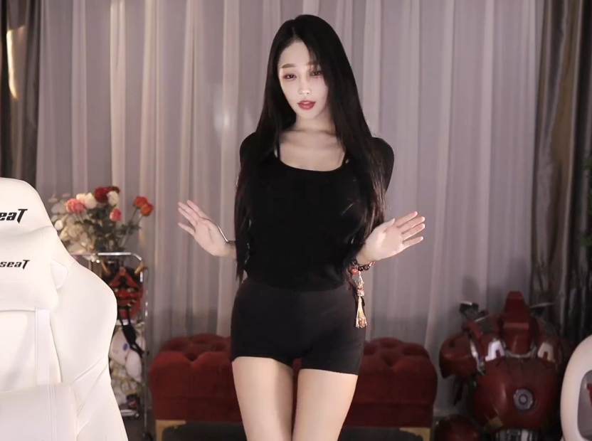 女主播吃烧烤被骚扰，一群醉汉“大声密谋”，出门都裹得严严实实__女主播吃烧烤被骚扰，一群醉汉“大声密谋”，出门都裹得严严实实