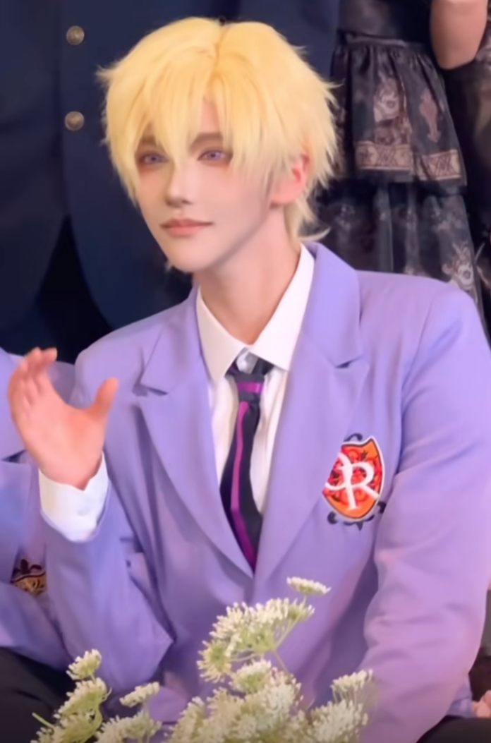 _关于美女曝光的视频_恶搞美女露出光pp视频