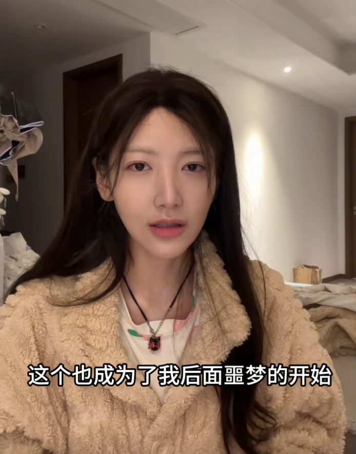 _恶搞美女露出光pp视频_关于美女曝光的视频