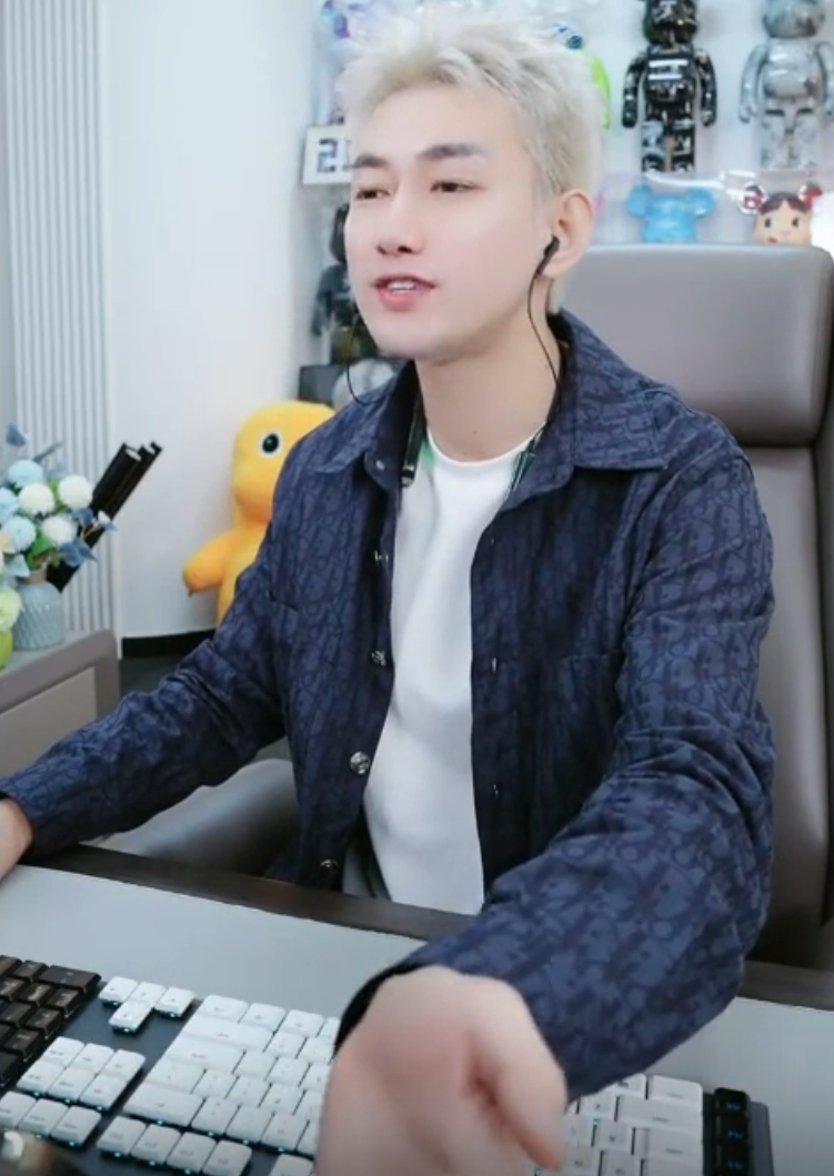 阿哲哭了视频回放_阿哲哭了_