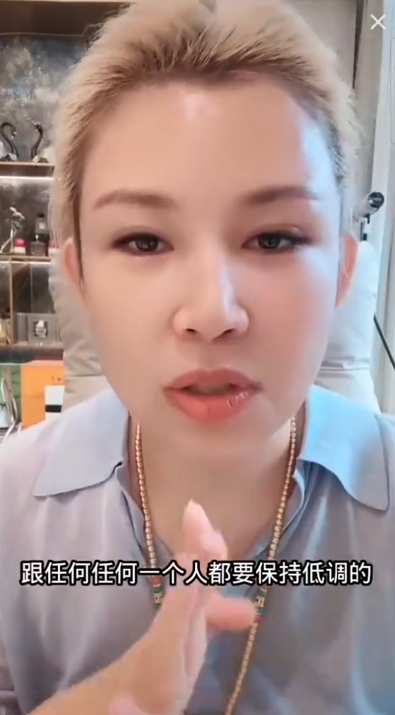 初瑞雪和辛巴大女儿辛梓宁合体直播！驴姐犀利忠告：别炫富、别借钱_初瑞雪和辛巴大女儿辛梓宁合体直播！驴姐犀利忠告：别炫富、别借钱_