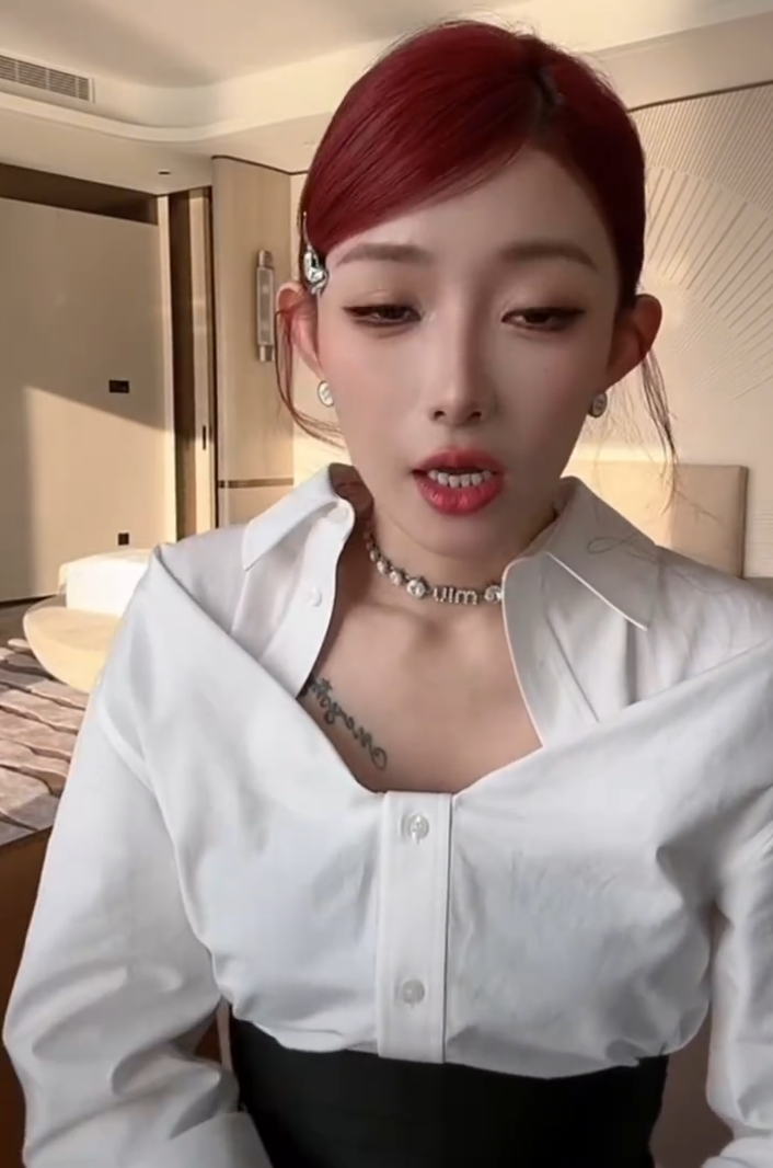 小伊伊直播晒上亿杭州豪宅！王小源讲述与方丈关系隔阂原因__小伊伊直播晒上亿杭州豪宅！王小源讲述与方丈关系隔阂原因