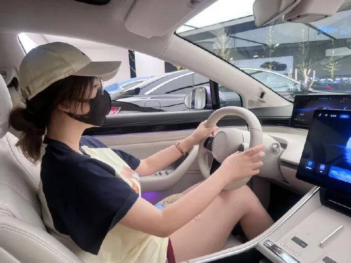 _刘飞儿自曝被前任骗财骗色，骑摩托带看夕阳，浪漫背后全是套路_刘飞儿自曝被前任骗财骗色，骑摩托带看夕阳，浪漫背后全是套路