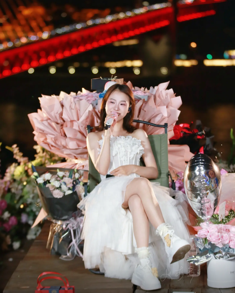 韩安冉说老公宋浩然亏损4个月了！YY顶流主播小阿七抖音首秀破圈？_韩安冉说老公宋浩然亏损4个月了！YY顶流主播小阿七抖音首秀破圈？_